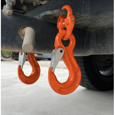 Vehicle Chain Safety Hook Set G80 in use Vehicle Chain Safety Hook Set G80 in use