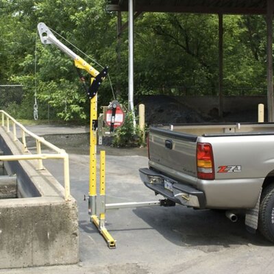 Vehicle Hitch Mount Sleeve Honeywell DuraHoist™ in use Vehicle Hitch Mount Sleeve Honeywell DuraHoist™ in use