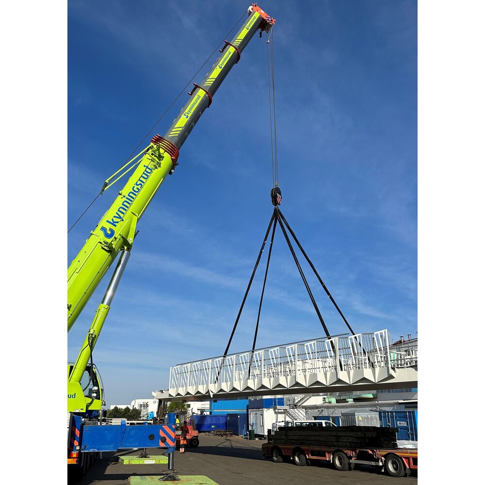 Lifting Black Belt sling Extreema® from Lift-Tex in use Lifting Black Belt sling Extreema® from Lift-Tex in use